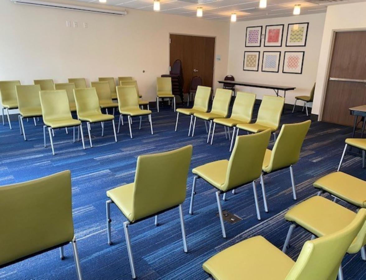Holiday Inn Express & Suites Warrensburg North By Ihg Esterno foto