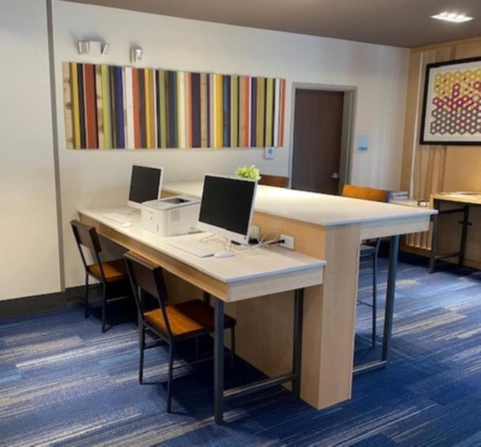 Holiday Inn Express & Suites Warrensburg North By Ihg Esterno foto