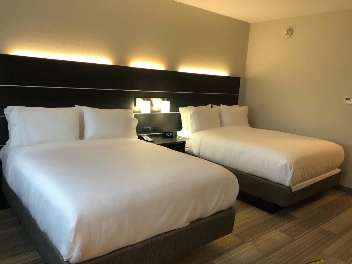 Holiday Inn Express & Suites Warrensburg North By Ihg Esterno foto