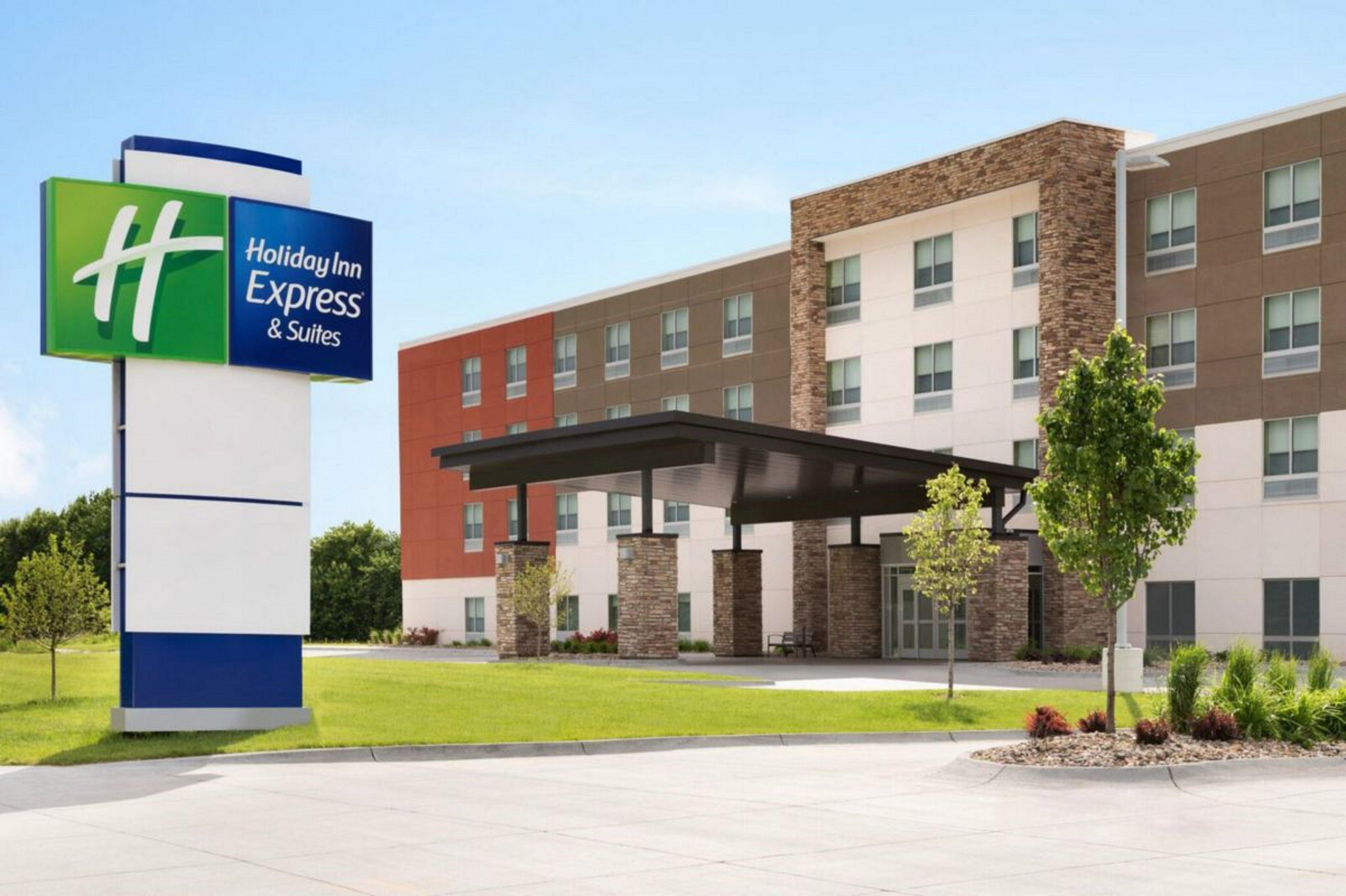 Holiday Inn Express & Suites Warrensburg North By Ihg Esterno foto